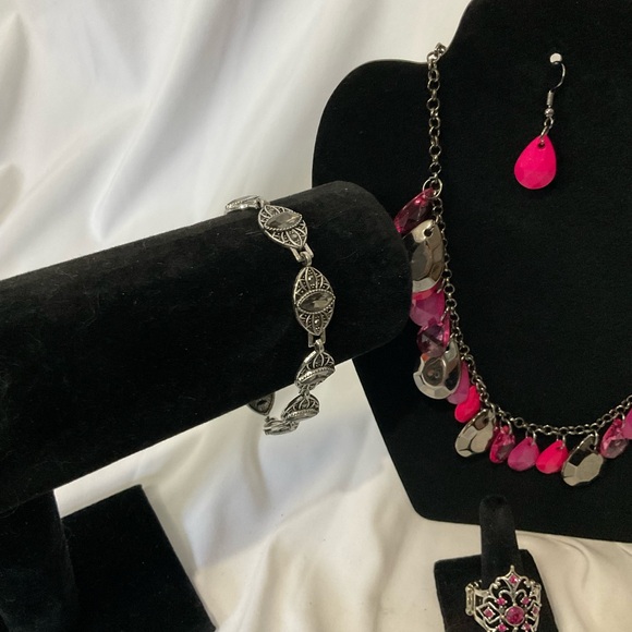 Paparazzi Women’s Jewelry Set Pink Gunmetal Fuchsia Necklace,Ring,Bracelet, NWOT - Picture 10 of 11